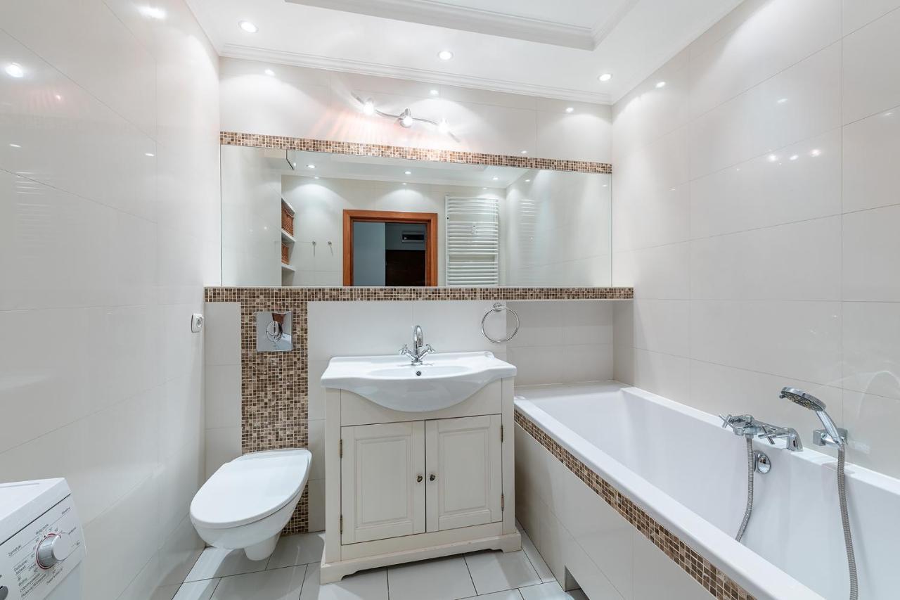 Bukowinska 12: Spacious Two-Bedroom Apartment with Balcony and Parking Warsaw Exterior photo