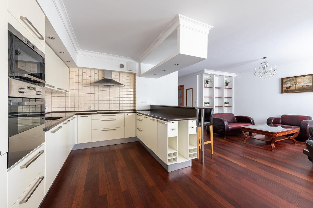 Bukowinska 12: Spacious Two-Bedroom Apartment with Balcony and Parking Warsaw Exterior photo
