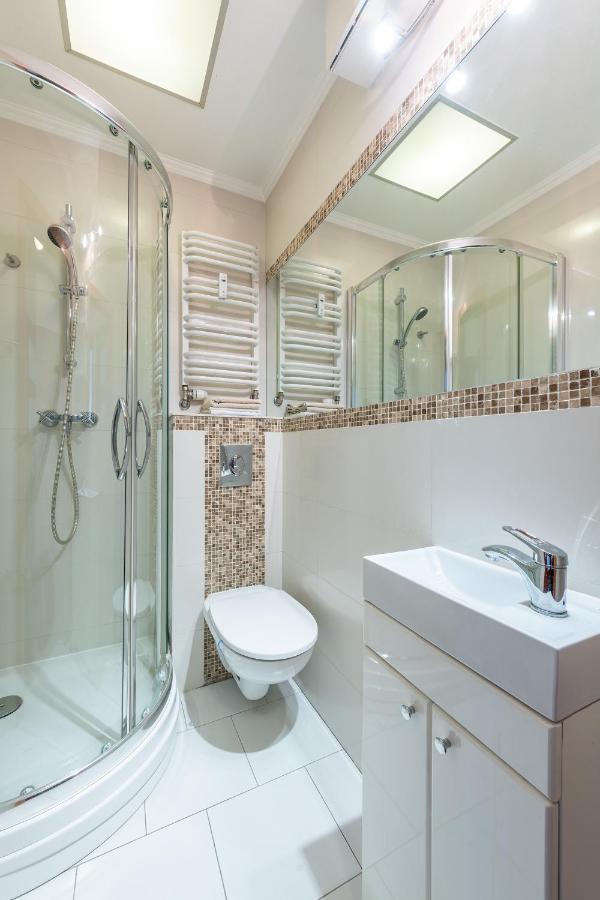 Bukowinska 12: Spacious Two-Bedroom Apartment with Balcony and Parking Warsaw Exterior photo